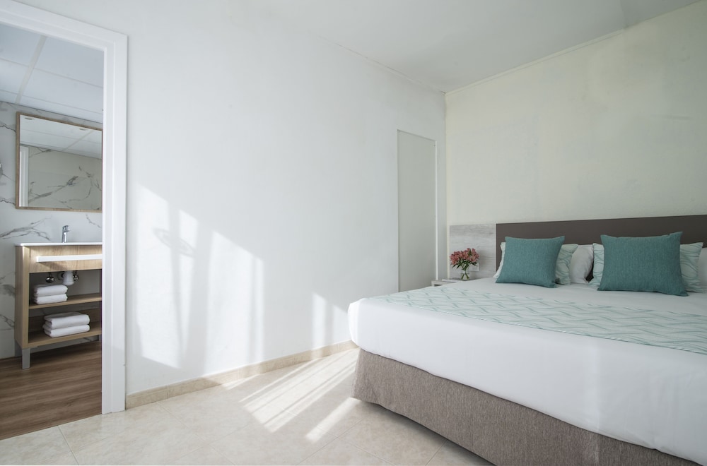 Hotel Lloret Santa Rosa by Pierre & Vacances — Hotel rooms in Lloret de Mar, Catalonia