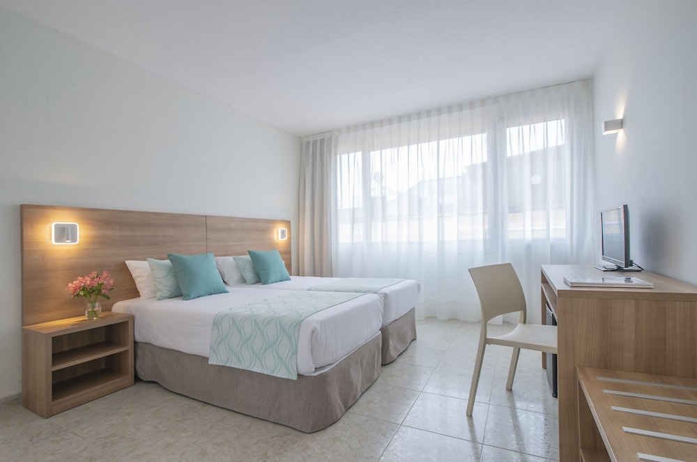 Hotel Lloret Santa Rosa by Pierre & Vacances — Hotel rooms in Lloret de Mar, Catalonia