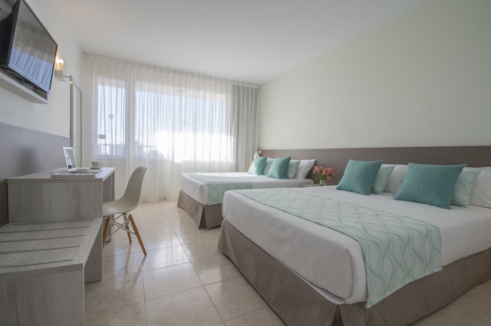 Hotel Lloret Santa Rosa by Pierre & Vacances — Hotel rooms in Lloret de Mar, Catalonia