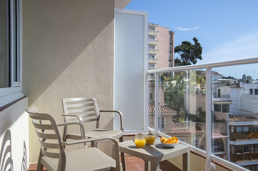 Hotel Lloret Santa Rosa by Pierre & Vacances — Hotel rooms in Lloret de Mar, Catalonia