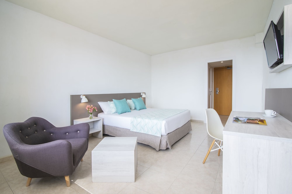 Hotel Lloret Santa Rosa by Pierre & Vacances — Hotel rooms in Lloret de Mar, Catalonia