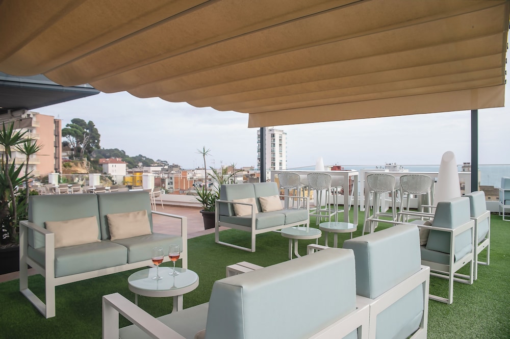 Hotel Lloret Santa Rosa by Pierre & Vacances — Restaurant & bars in Lloret de Mar, Catalonia