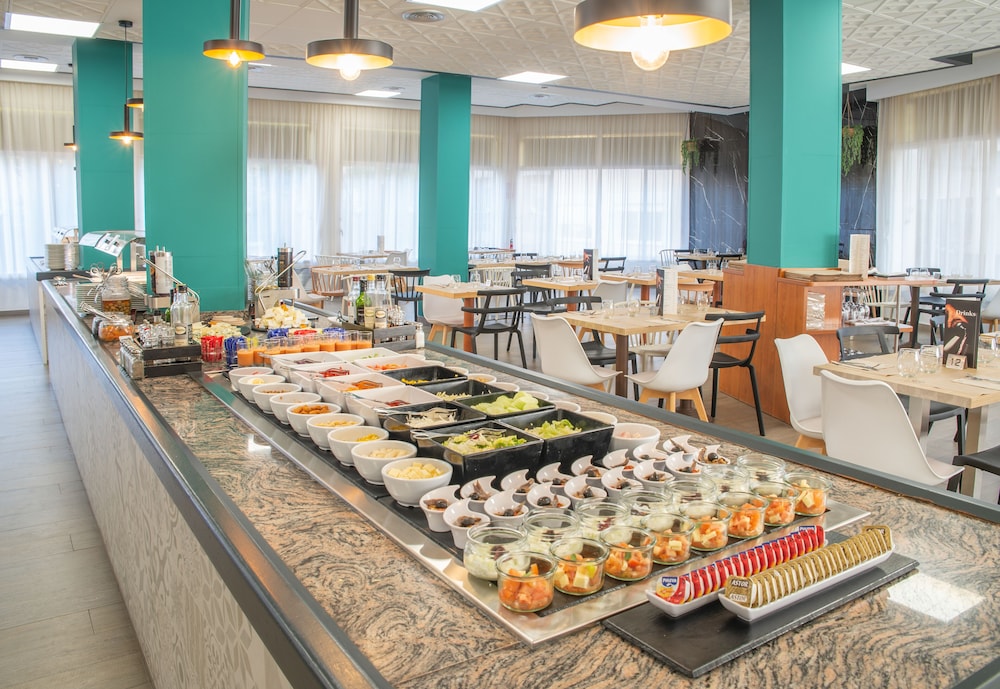 Hotel Lloret Santa Rosa by Pierre & Vacances — Restaurant & bars in Lloret de Mar, Catalonia