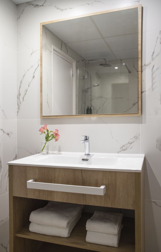 Hotel Lloret Santa Rosa by Pierre & Vacances — Hotel rooms in Lloret de Mar, Catalonia
