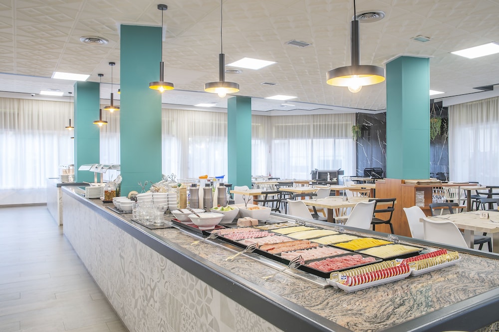 Hotel Lloret Santa Rosa by Pierre & Vacances — Restaurant & bars in Lloret de Mar, Catalonia