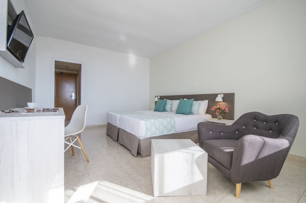 Hotel Lloret Santa Rosa by Pierre & Vacances — Hotel rooms in Lloret de Mar, Catalonia