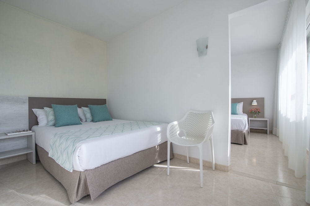 Hotel Lloret Santa Rosa by Pierre & Vacances — Hotel rooms in Lloret de Mar, Catalonia