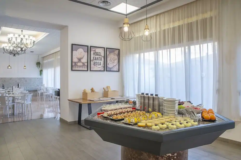 Hotel Lloret Santa Rosa by Pierre & Vacances — Restaurant & bars in Lloret de Mar, Catalonia