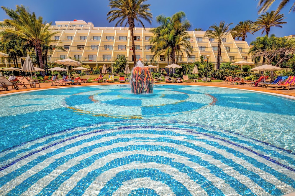 SBH Costa Calma Palace Thalasso & Spa — Swimming pool in Costa Calma, Canary Islands