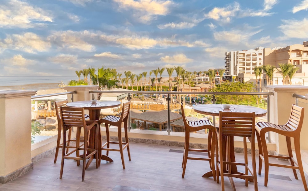 Tropitel Sahl Hasheesh Resort — Restaurant & bars in Sahl Hasheesh, Red Sea