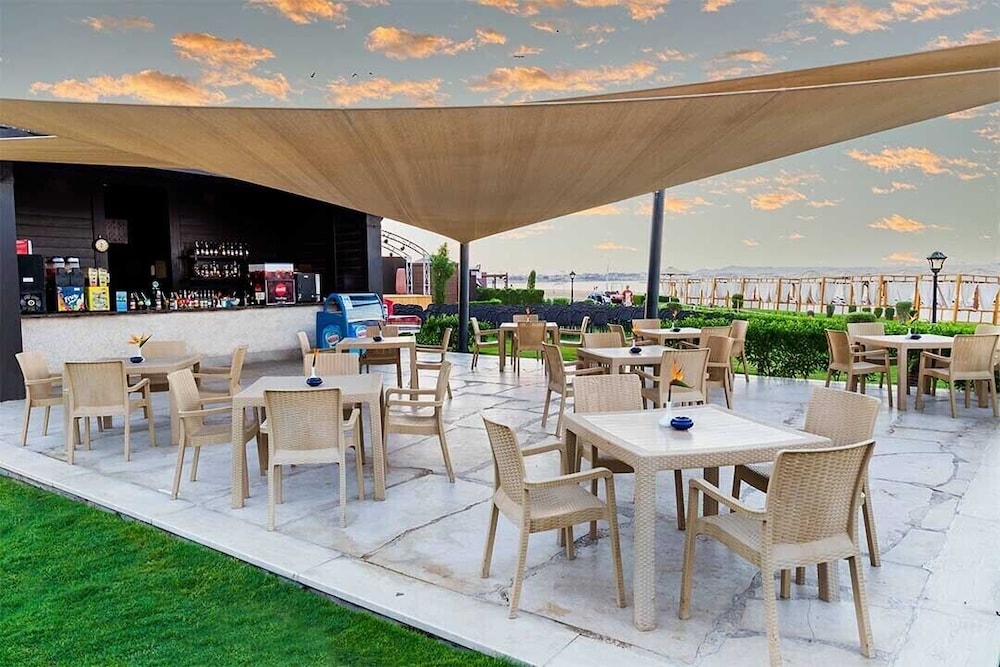 Tropitel Sahl Hasheesh Resort — Restaurant & bars in Sahl Hasheesh, Red Sea