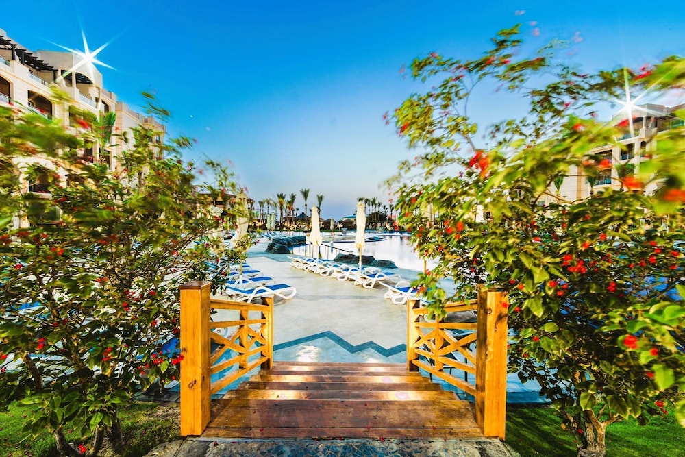 Tropitel Sahl Hasheesh Resort — Swimming pool in Sahl Hasheesh, Red Sea