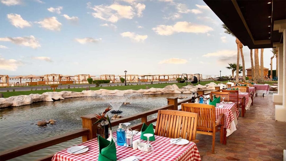 Tropitel Sahl Hasheesh Resort — Restaurant & bars in Sahl Hasheesh, Red Sea
