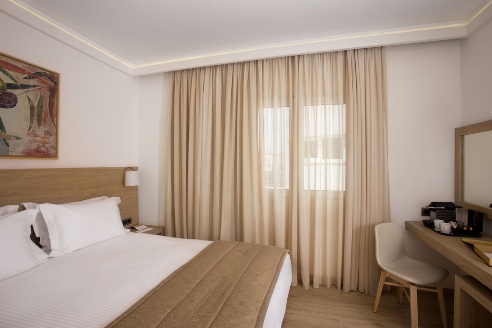 Golden Age Hotel - zdjęcie 5