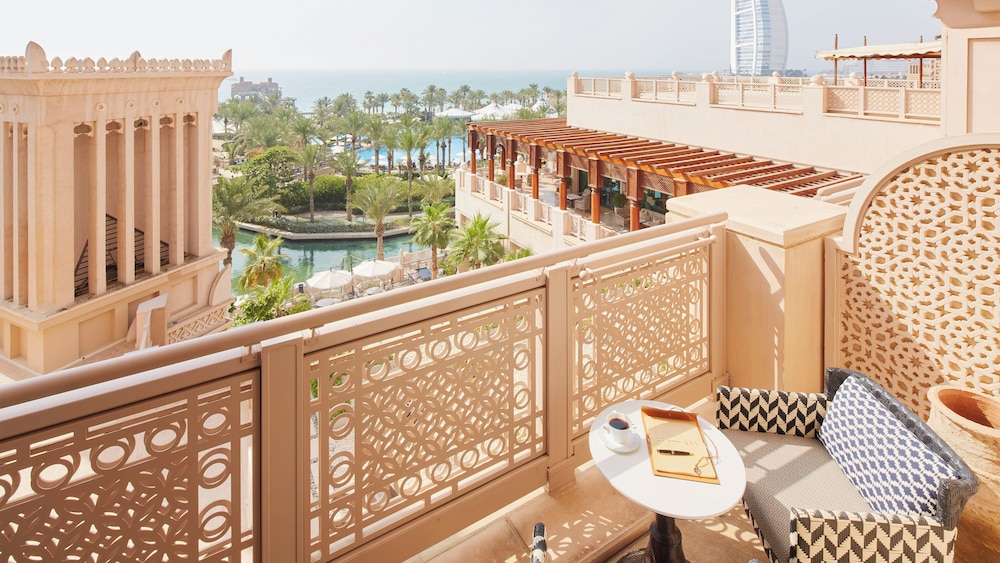 Jumeirah Al Qasr Dubai — Rooms in Dubai