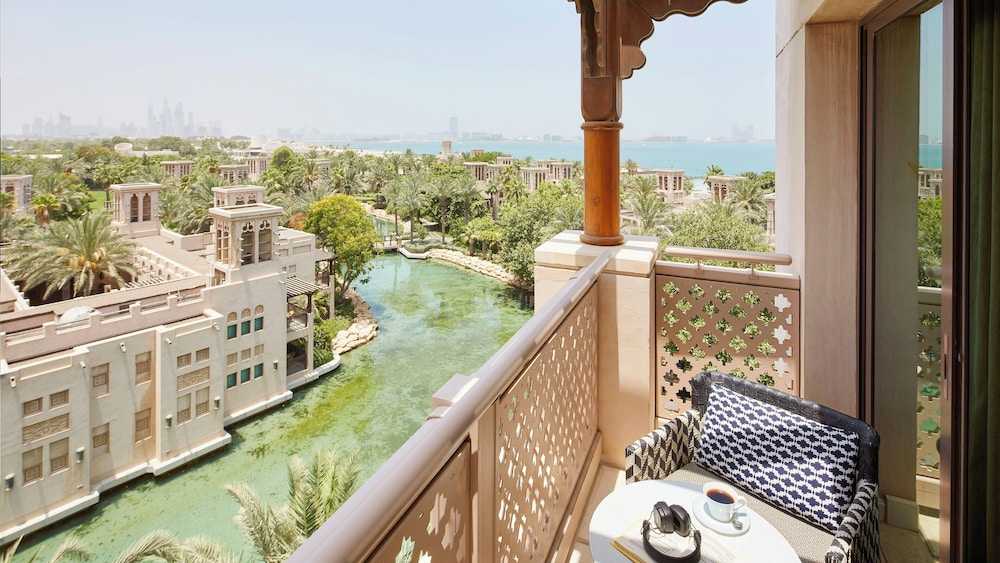 Jumeirah Al Qasr Dubai — Rooms in Dubai