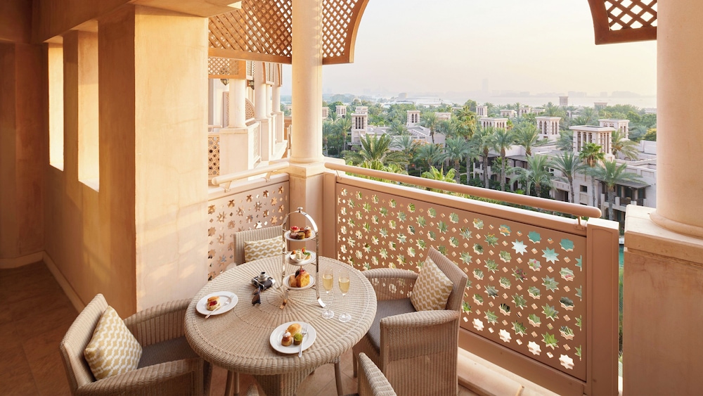 Jumeirah Al Qasr Dubai — Rooms in Dubai