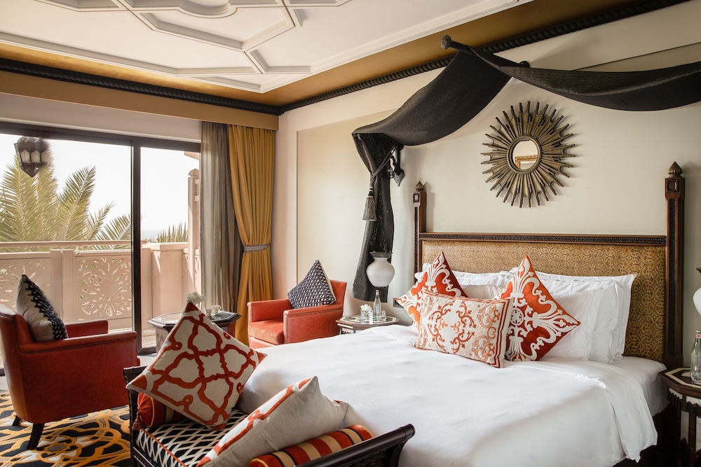 Jumeirah Al Qasr Dubai — Rooms in Dubai
