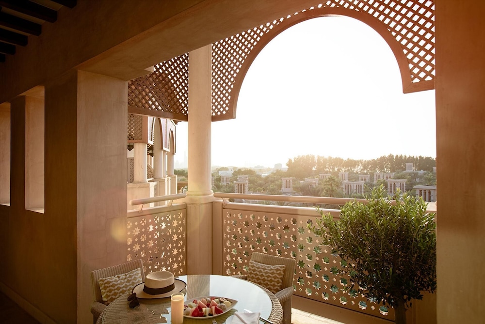 Jumeirah Al Qasr Dubai — Rooms in Dubai