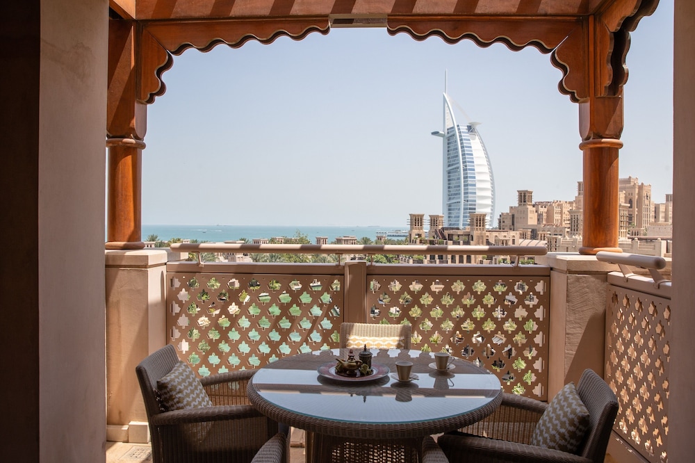 Jumeirah Al Qasr Dubai — Rooms in Dubai