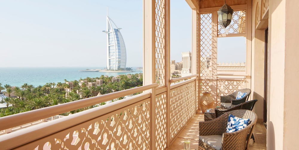 Jumeirah Al Qasr Dubai — On-site activities in Dubai