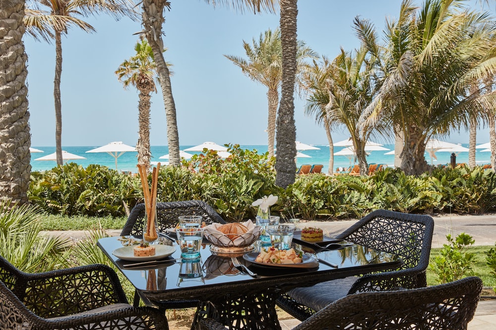 Jumeirah Al Qasr Dubai — Restaurant in Dubai