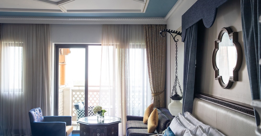 Jumeirah Al Qasr Dubai — Rooms in Dubai