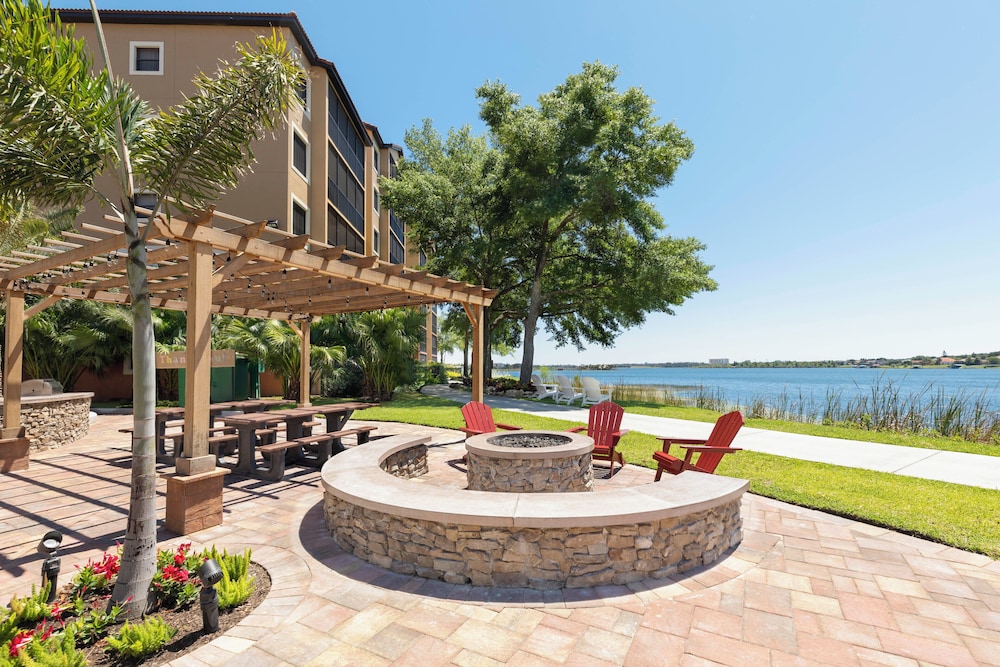 Westgate Lakes Resort & Spa Universal Studios Area — Hotel building in Orlando, Florida