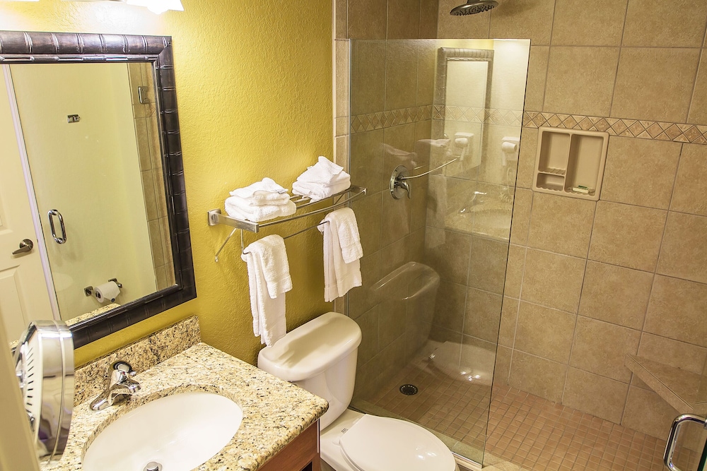 Westgate Lakes Resort & Spa Universal Studios Area — Hotel rooms in Orlando, Florida