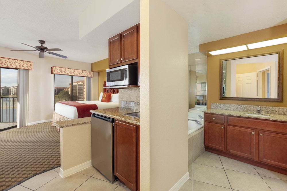 Westgate Lakes Resort & Spa Universal Studios Area — Hotel rooms in Orlando, Florida
