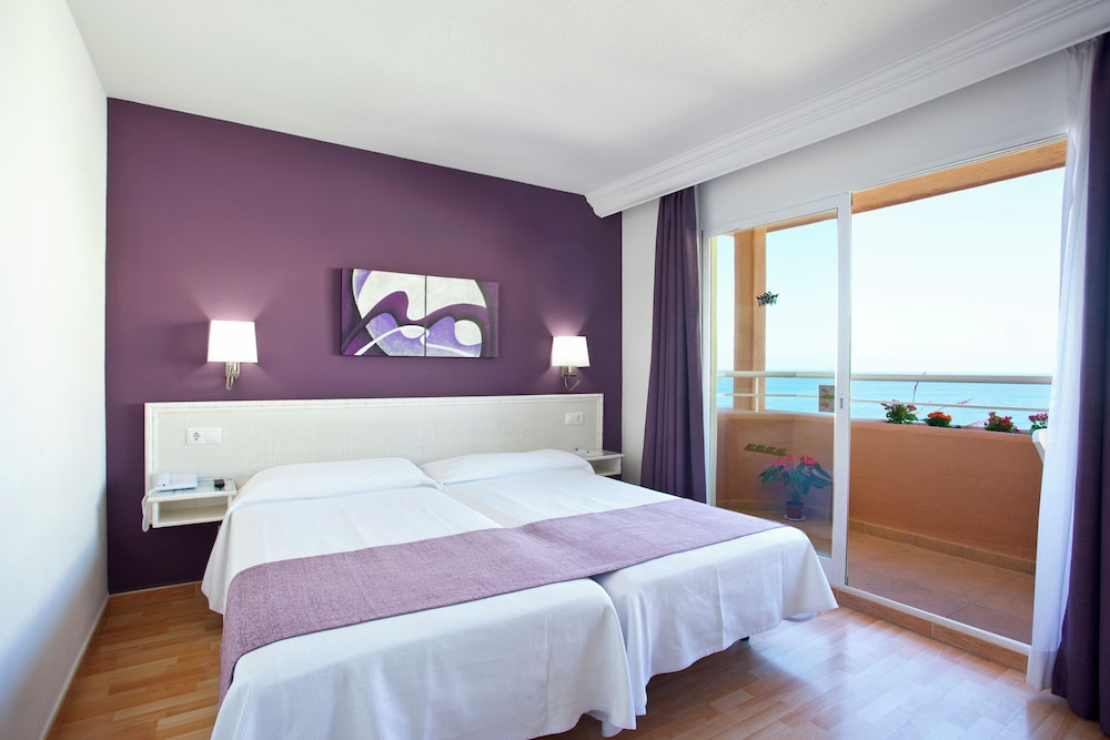 Ona Princesa Playa — Hotel rooms in Marbella, Andalusia