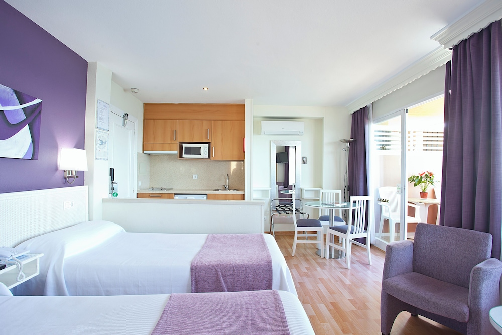 Ona Princesa Playa — Hotel rooms in Marbella, Andalusia