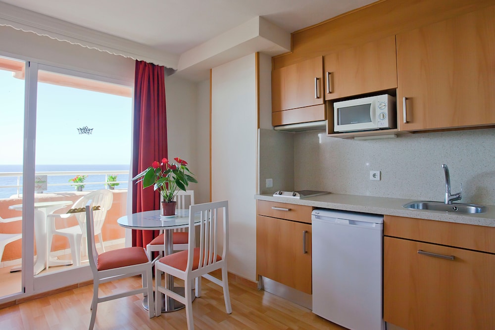 Ona Princesa Playa — Hotel rooms in Marbella, Andalusia