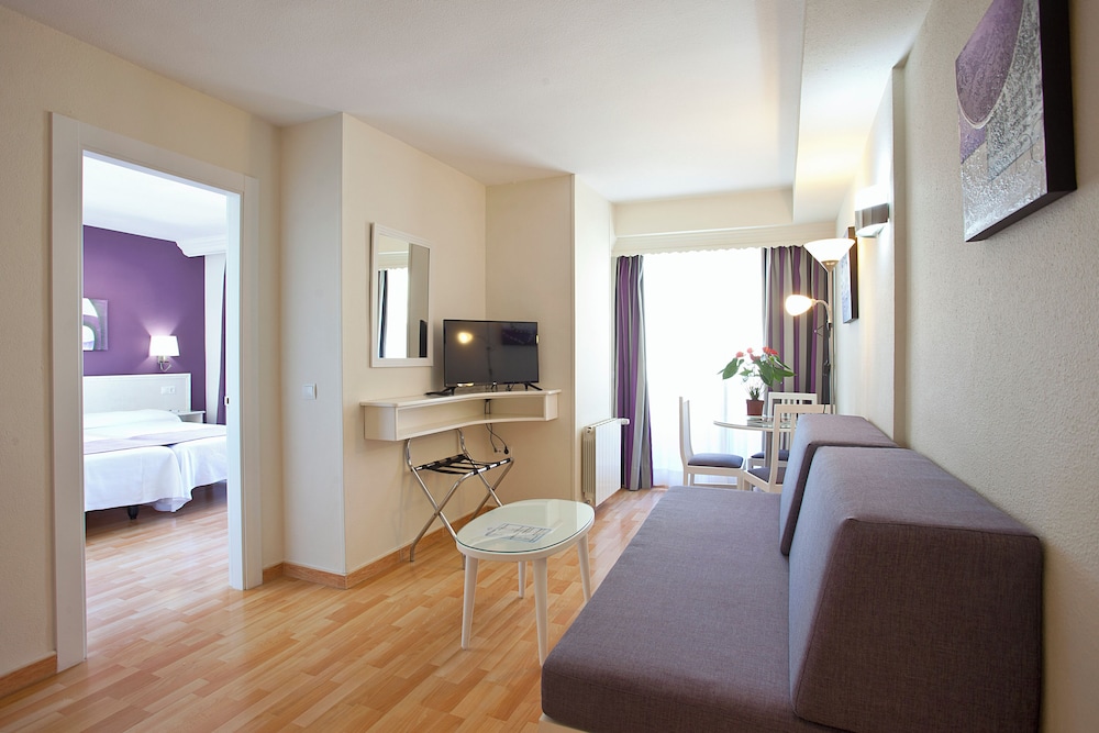 Ona Princesa Playa — Hotel rooms in Marbella, Andalusia