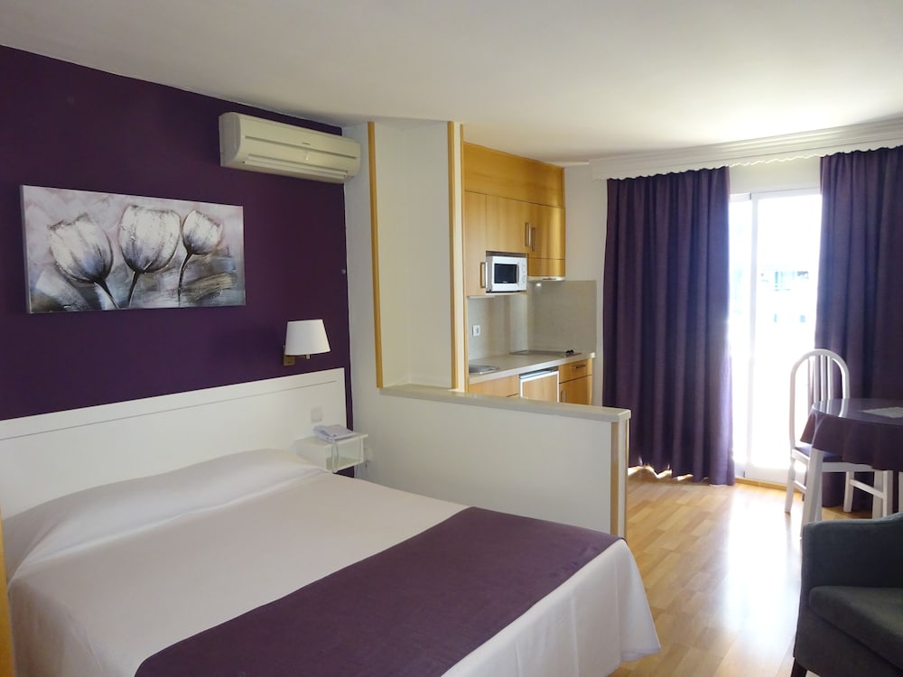Ona Princesa Playa — Hotel rooms in Marbella, Andalusia