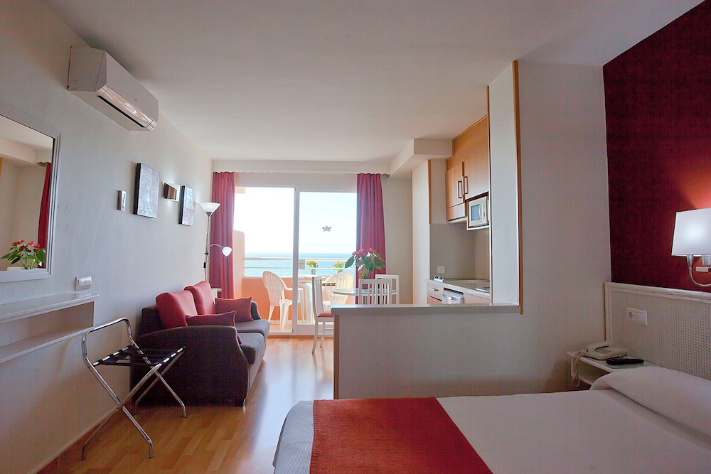 Ona Princesa Playa — Hotel rooms in Marbella, Andalusia