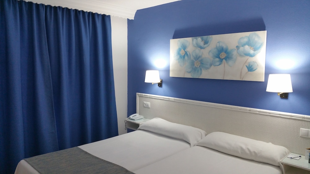 Ona Princesa Playa — Hotel rooms in Marbella, Andalusia