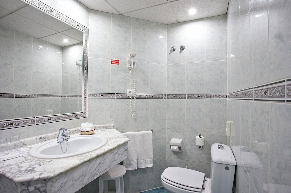 Ona Princesa Playa — Hotel rooms in Marbella, Andalusia