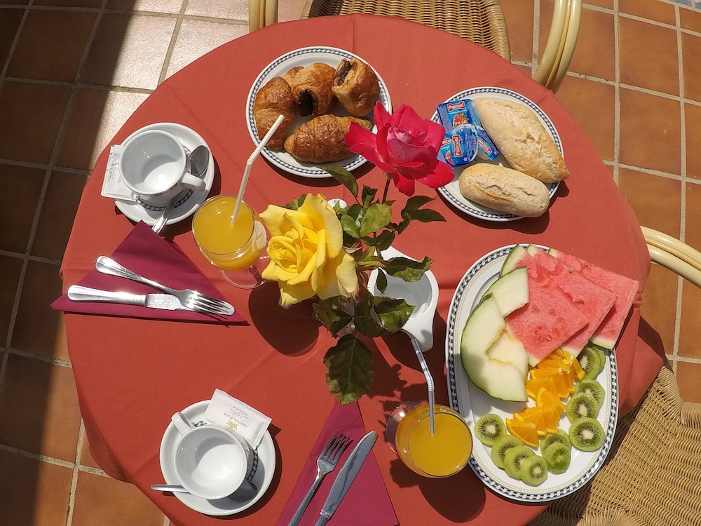 Ona Princesa Playa — Restaurant & bars in Marbella, Andalusia