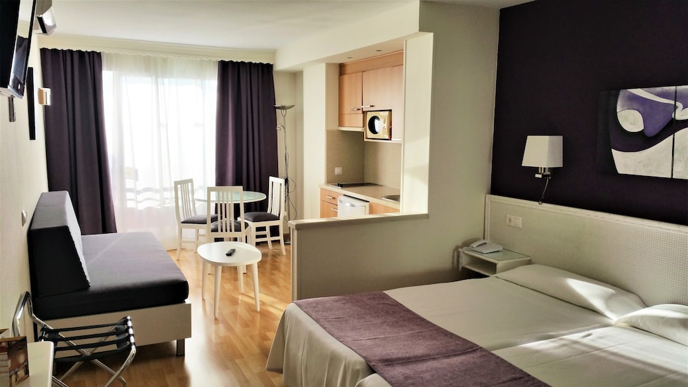 Ona Princesa Playa — Hotel rooms in Marbella, Andalusia