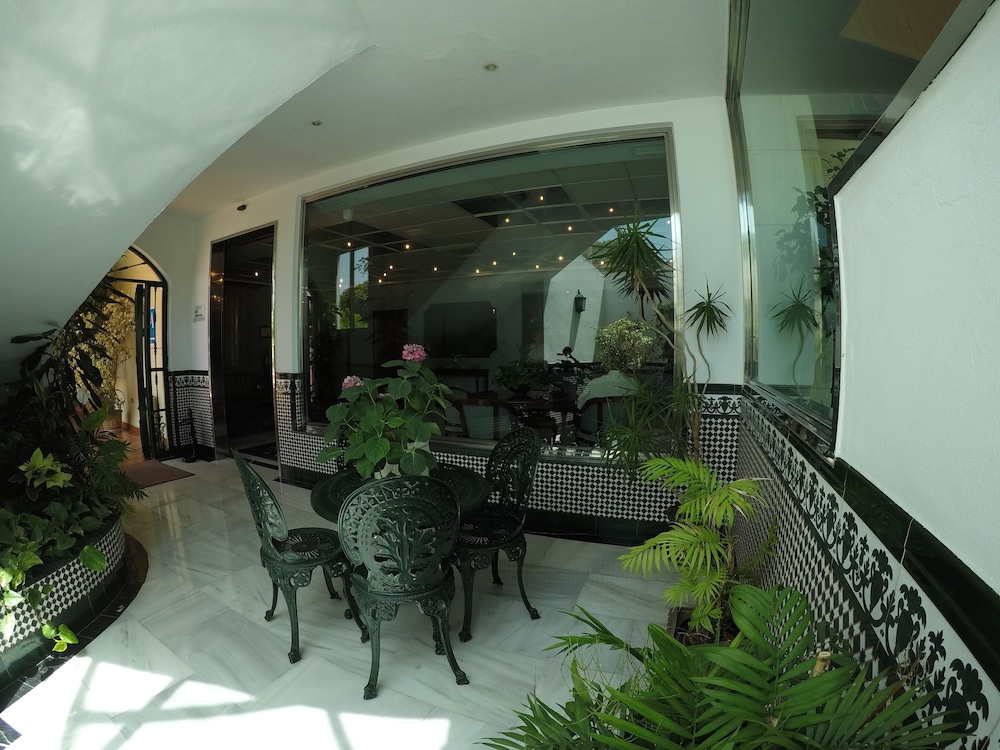 Ona Princesa Playa — Hotel building in Marbella, Andalusia