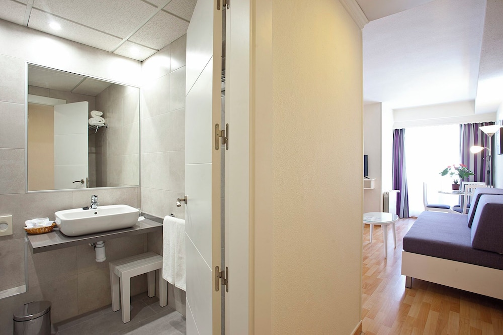 Ona Princesa Playa — Hotel rooms in Marbella, Andalusia