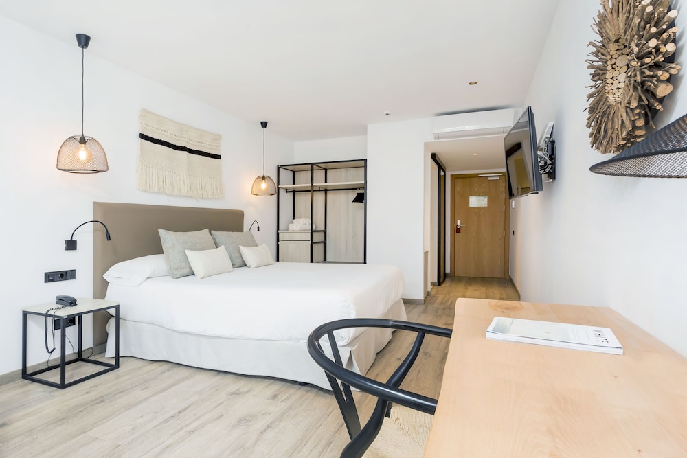 Sa Clau by Mambo — Hotel rooms in San Antonio, Balearic Islands