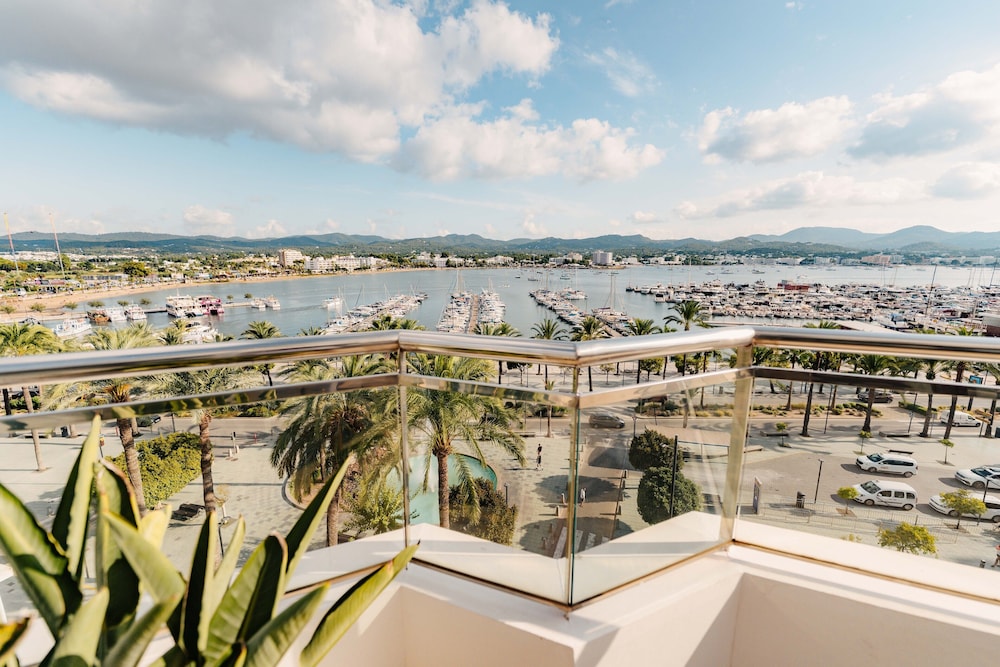 Sa Clau by Mambo — Main photo in San Antonio, Balearic Islands