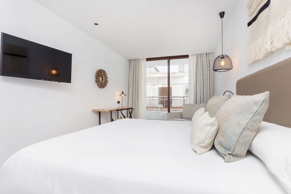 Sa Clau by Mambo — Hotel rooms in San Antonio, Balearic Islands