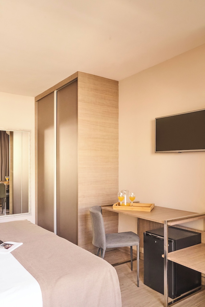 Ona Marbella Inn — Hotel rooms in Marbella, Andalusia
