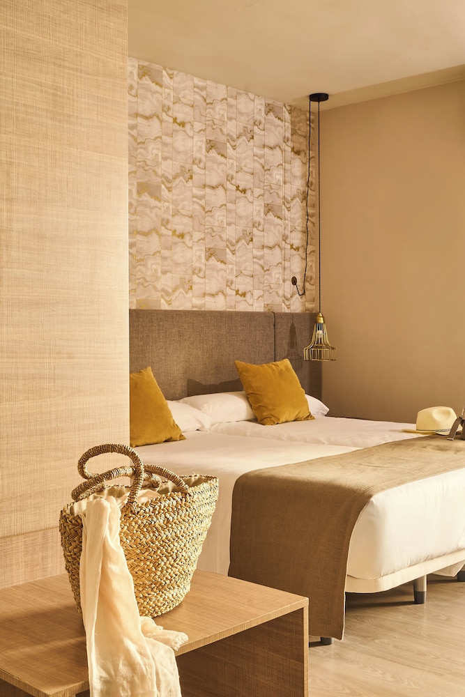 Ona Marbella Inn — Hotel rooms in Marbella, Andalusia
