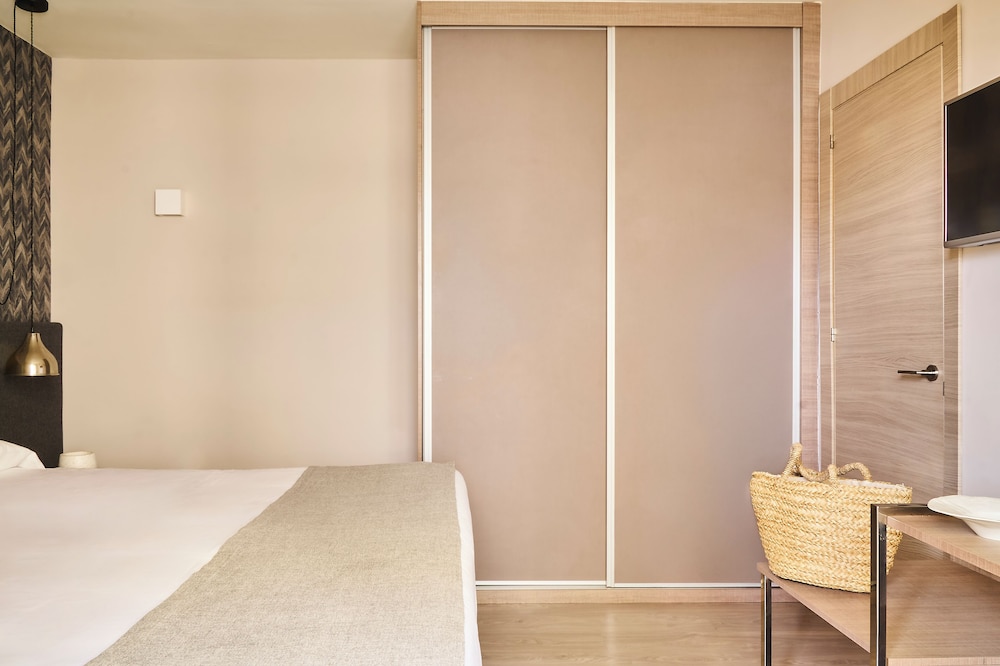 Ona Marbella Inn — Hotel rooms in Marbella, Andalusia