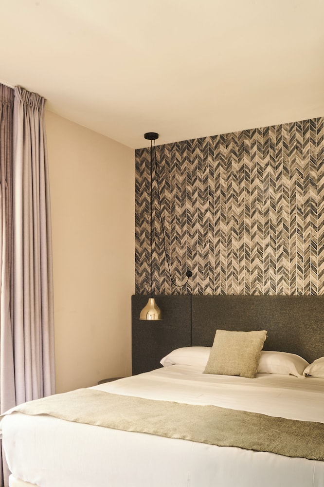 Ona Marbella Inn — Hotel rooms in Marbella, Andalusia