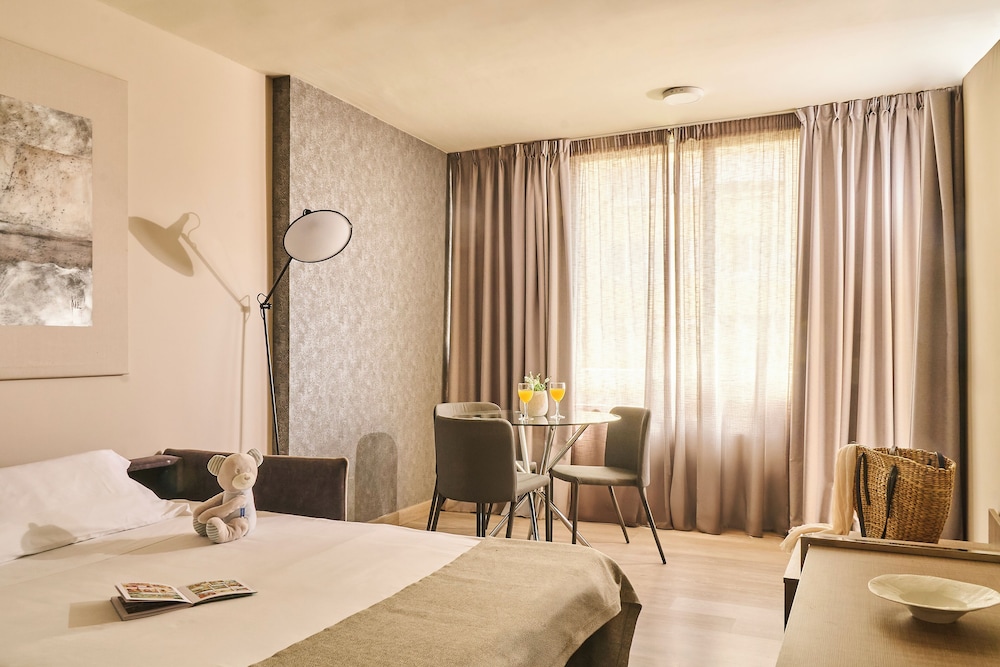 Ona Marbella Inn — Hotel rooms in Marbella, Andalusia